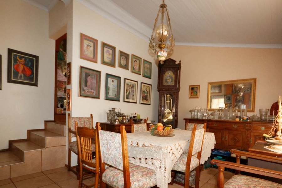 5 Bedroom Property for Sale in Wilkoppies North West